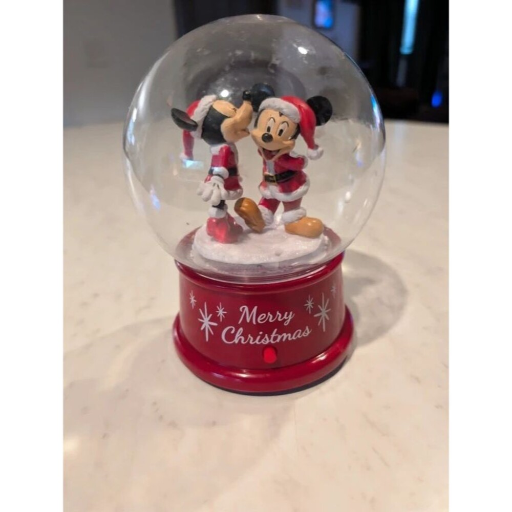 Mickey and Minnie snow globe